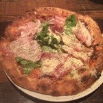 CAMPS - 生ハムとルッコラのピザ♪