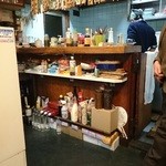 常連さんは厨房脇で楽しく呑む(｀･ω･´)ゞ