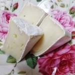 アトリエ・ド・フロマージュ - カマンベールチーズを切って☆