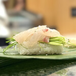 すし辰の立ち食い - 料理写真:・桜鯛芽ねぎ柚子塩 286円/税込
