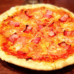 オーク - トマトとベーコンのピザ