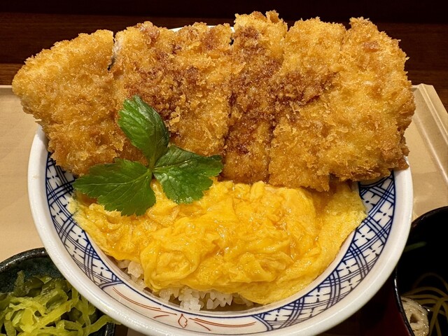 KATSUDONページ Katsudon wa Hito o Shiawase ni Suru Akasaka ten - Akasaka/Katsu