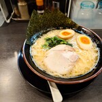 横浜家系ラーメン 吉岡家 - 料理写真:2026年４月　定番ラーメン（800円）