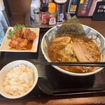 ゆきむら亭 - 料理写真:醤油ラーメン、唐揚げとご飯のセット、1250円