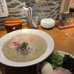 金沢濃厚煮干豚骨 伊乃心 - 
