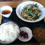 来来憲 - ニラレバ定食 1000円