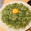 酒場 おちょぼ - ネギまみれのネギ焼きそば（740円）ネギ多過ぎる一品も甘すぎる。
