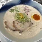 黄金製麺食堂 - ブレンダーされた泡白湯！豚チャーシュー、味玉が旨い！