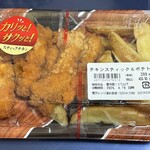まいばすけっと - 料理写真:■チキンスティック＆ポテト￥399：衣は軽く揚がっていて見た目はカリッと仕上がり、細めのチキンとポテトが手軽に食べられる構成。香ばしさはあるが味わいはシンプルで、気軽に小腹を満たす惣菜という印象にとどまる。