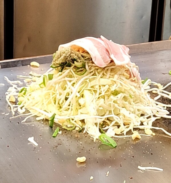 Ron - Hatchobori/Okonomiyaki (Japanese savory pancake) | Tabelog