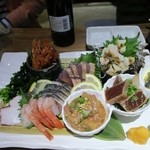 たら福 - 先ずは玄界灘の新鮮な活魚を使った刺身の盛り合わせです、新鮮な魚は福岡の食事の醍醐味ですね。
            
            