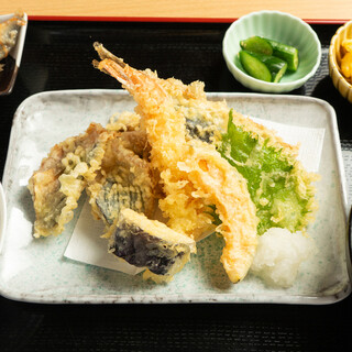 30種以上の多彩なランチメニューをご用意◆880円から!!