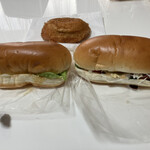 コッペ田島 - 料理写真:左がてりやきチキン、右がたっぷり野菜、上がビーフカレー