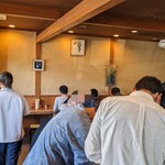 中村うどん - 店内。あまり広くはありません。