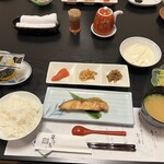 夢千鳥 - 正直にお伝えすると、ご飯が一番美味しかった！本当に白いご飯が素晴らしい　お味噌汁は麦味噌