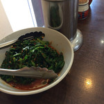 中華そば 高安 - 付け合せのニラ