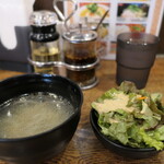 タイ料理ジャンピー - （2026/3月）ランチスープとミニサラダ