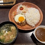 びっくりドンキー - 料理写真:エッグディッシュランチ＋カリーソース