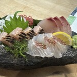四国三郎 よしの川 - 刺身盛り合わせ（サワラ炙り、ハマチ、真鯛）