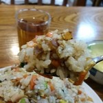 兼山 - 厨房が見えないので炒める音から判断するに中華料理店並の高火力で調理していると推測！なので食堂としてはかなりハイレベルなしっとりパラパラ系♪