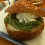 Be-1カフェ - 抹茶クリームホイップシュー100円！