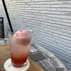 ペリカンコーヒー - 季節の飲み物。良かった！「いちごとエルダーフラワーソーダ(いちごシャーベット付き)850円」。