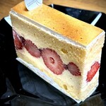 アテスウェイ - フレジエ　苺の酸味とクリームムースリーヌの濃厚さが口でとろけました