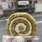 和洋菓子 ヤマキ - セリロールケーキ（税込245円）