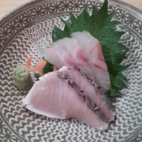 和膳 いい田 - おまかせ御膳の刺身。鯛と鰆。