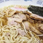 甲州屋 - 麺・チャーシューの表情。