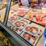 マルハチ -  お持ち帰り用にテールも購入。お店の方おすすめの「ガリバタ焼き」にしたら絶品お肉ステーキでした‼️（写真は自粛 笑）
