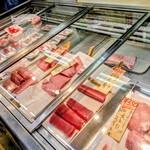 マルハチ - 綺麗で美味しそうなまぐろがズラリと並んでいます☘️。