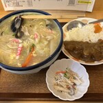中華料理 菊乃家 - チャンポン ¥800＋サービスセット 半カレー ¥250（価格は訪問時）