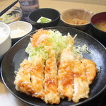 Tonarino Gohan - １番人気の”チキン南蛮定食”。迷ったらこれがオススメです♪