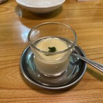洋風居酒屋＆ラーメン あじまん - お通しの茶碗蒸し。