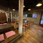 洋風居酒屋＆ラーメン あじまん - 店内はこんな感じ。