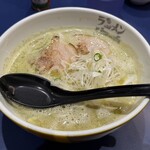 ラーメン海鳴 - 料理写真: