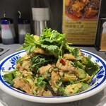 陳麻婆豆腐 マエジマ - 牛上ホルモンとフレッシュ野菜の香り醤油強火炒め