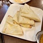 ナンダ インディアン ダイニング - チーズナン