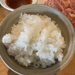 焼肉ニューミート - 普通盛りライス(大盛り無料)
