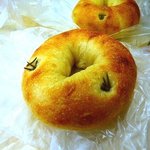 パン家アストレア - 【じゃがいもとローズマリーのベーグル】150円