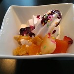 ノーザンテラスダイナー - ソフトクリームとフルーツ