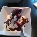 ノーザンテラスダイナー - ソフトクリームとチョコ、ブルーベリー