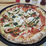 ヤオコー - 料理写真:バジル香るシーフードピザ598円(税別)