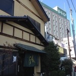 鳥常本店 - 隣りはルートインホテル
