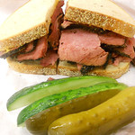 KATZ'S DELICATESSEN - パストラミサンド