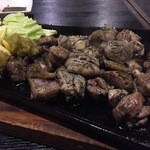 博多 とりお - 『ぢどりの炭火焼』様（1280円）どうしても私の住処と比べてしまいますが素直に美味しい一品。