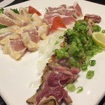 博多 とりお - 『鶏刺し盛り合わせ』様（1280円）残念・・・今日は肝がない・・・