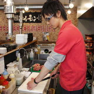 【用餐方式的講究】每一道菜都經過精心的隱藏刀工處理