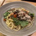 和ぱすた ぽぽらまーま - 料理写真:瀬戸内産牡蠣とタプナードのペペロンチーノ